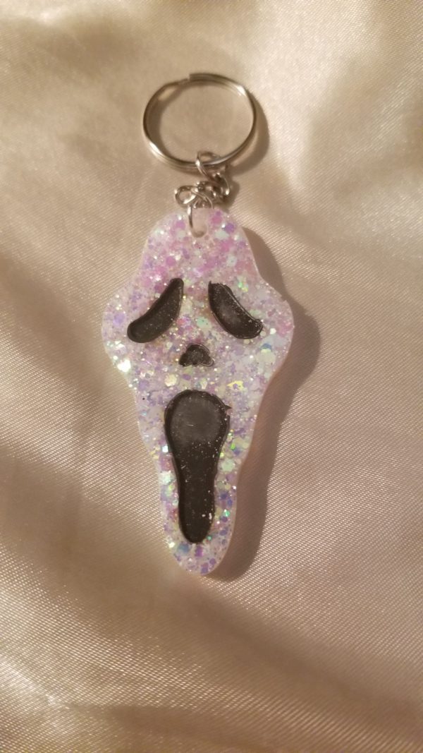 Scream Mask White to Pink UV Colour Changing Glitter Keychain