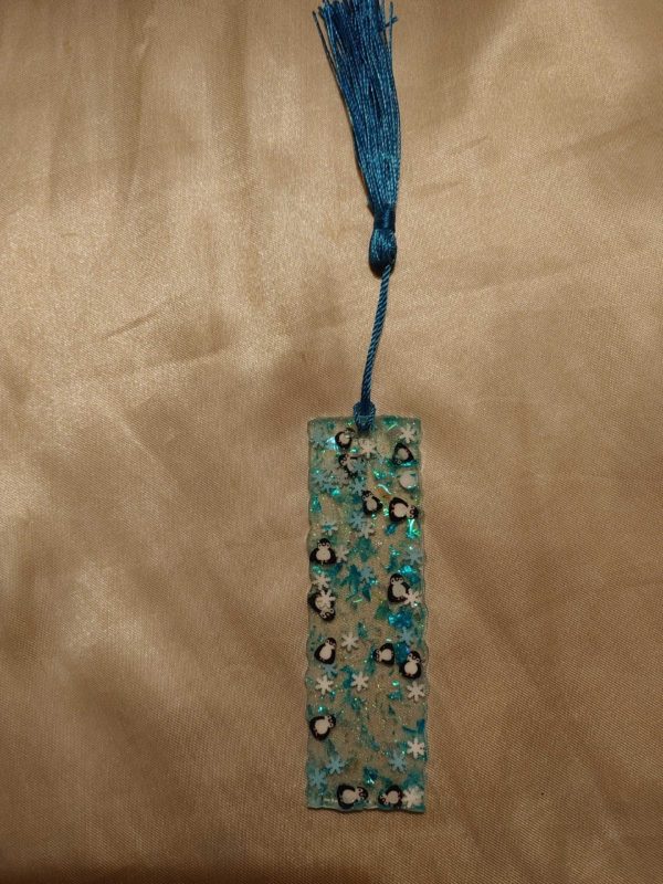 Bookmark Scalloped Edges Penguin/Snowflakes Glitter Blue/White Holographic Flakes Glitter Blue Tassel