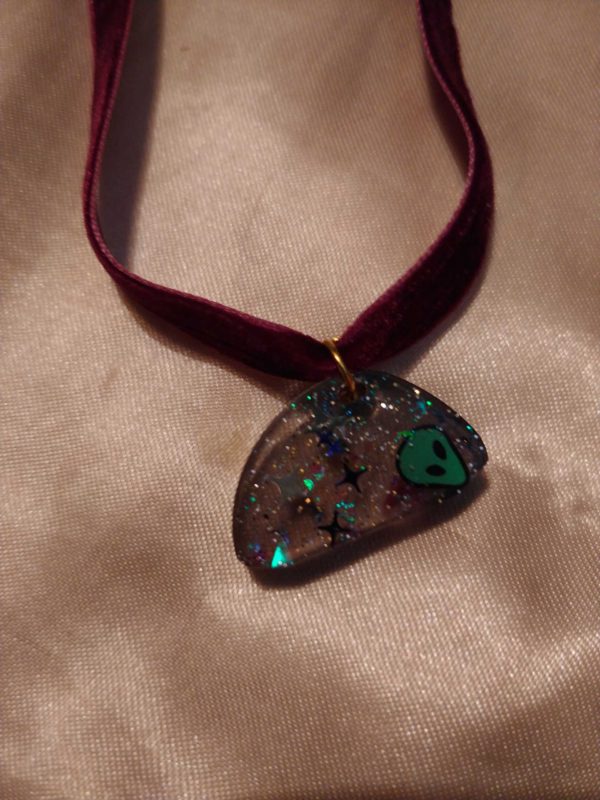 Purple Velvet Black Green/Black Alien Head Blue/Silver Stars Glitter Blue/Green/Pink Holographic Flakes Oblong Pendant Choker Necklace