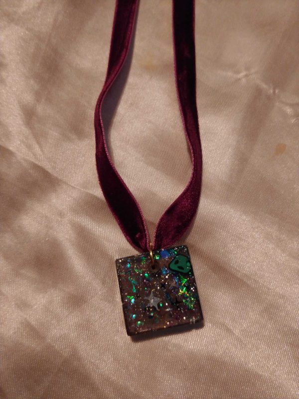 Purple Velvet Black Green/Black Alien Head Blue/Silver Stars Glitter Blue/Green/Pink Holographic Flakes Square Pendant Choker Necklace