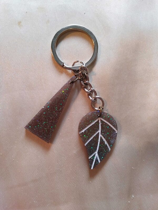 Leaf/Triangle Black White Glitter Keychain